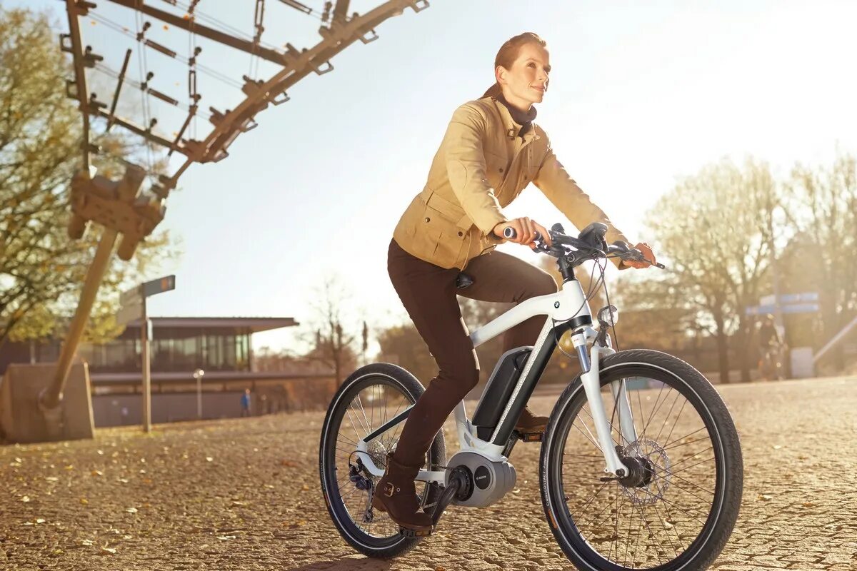 BMW Cruise e-Bike. Электровелосипед BMW Cruise e-Bike. Электровелосипед BMW Cruise e-Bike rjktcj. Электровелосипед с человеком. Пробайк велосипеды