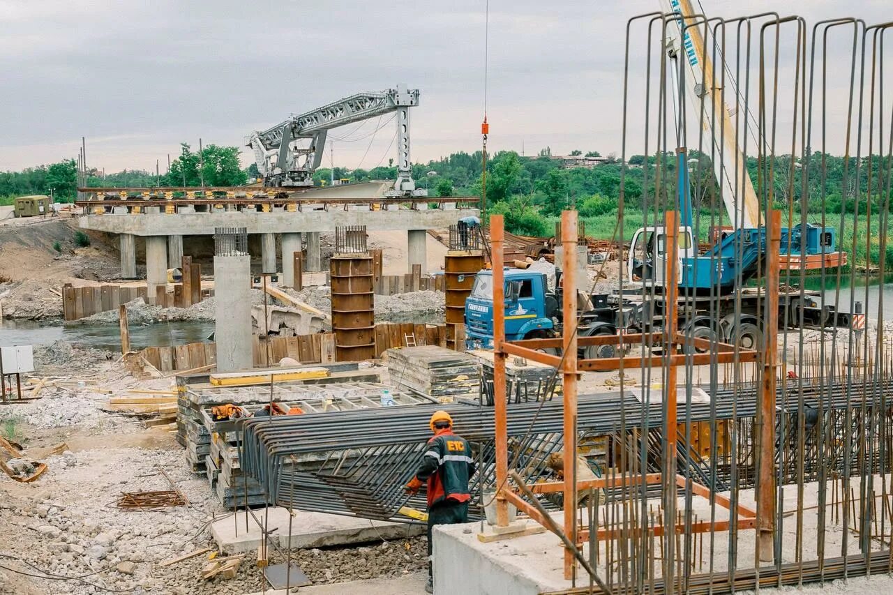 Мариуполь строится. Стройка моста. начало строительства. мариуполь стройка.