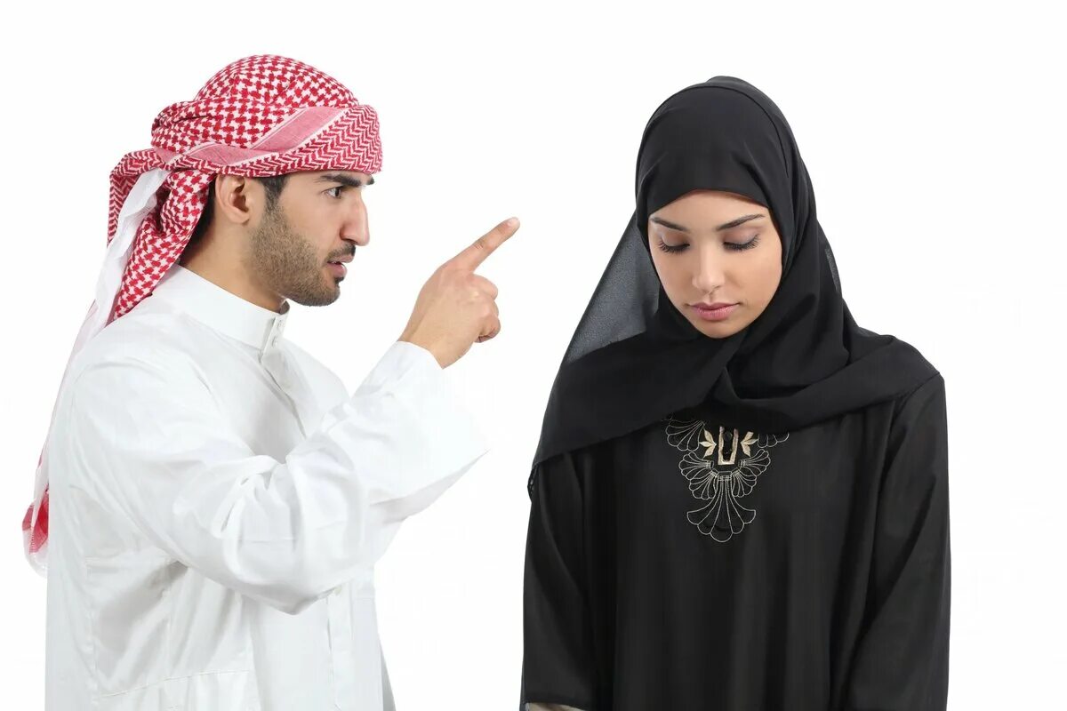 Мусульманские жены. Араб и арабка. Мужчина в хиджабе.