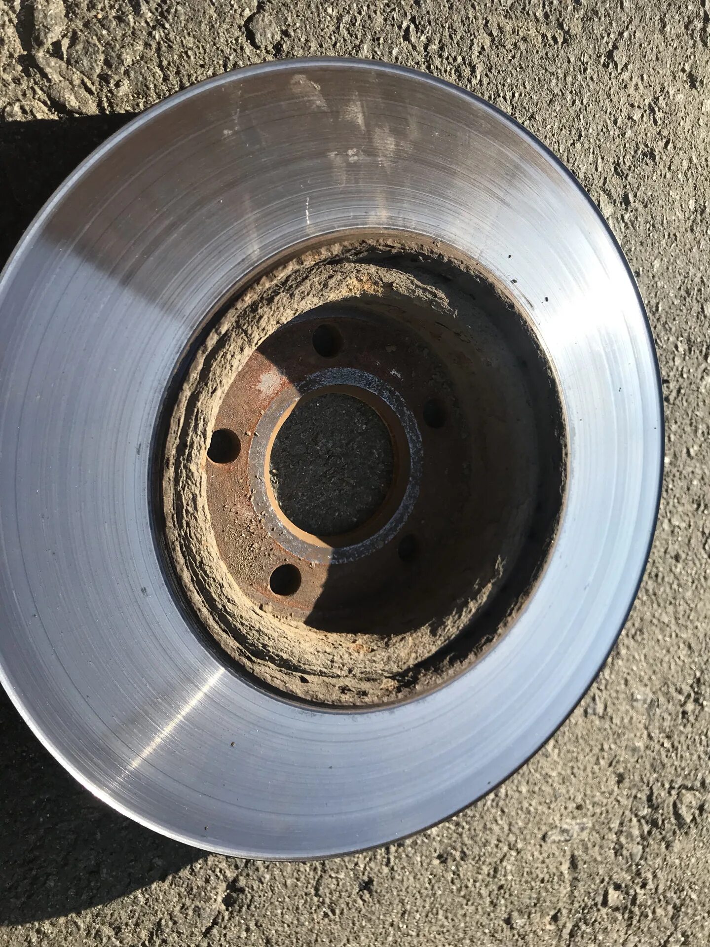 Передние тормозные диски транспортер т4 артикул. Тормозной диск т4. Тормозной диск т5 2004. Тормозной диск т5 2004. Тормозные колодки фольксваген каравелла т5.