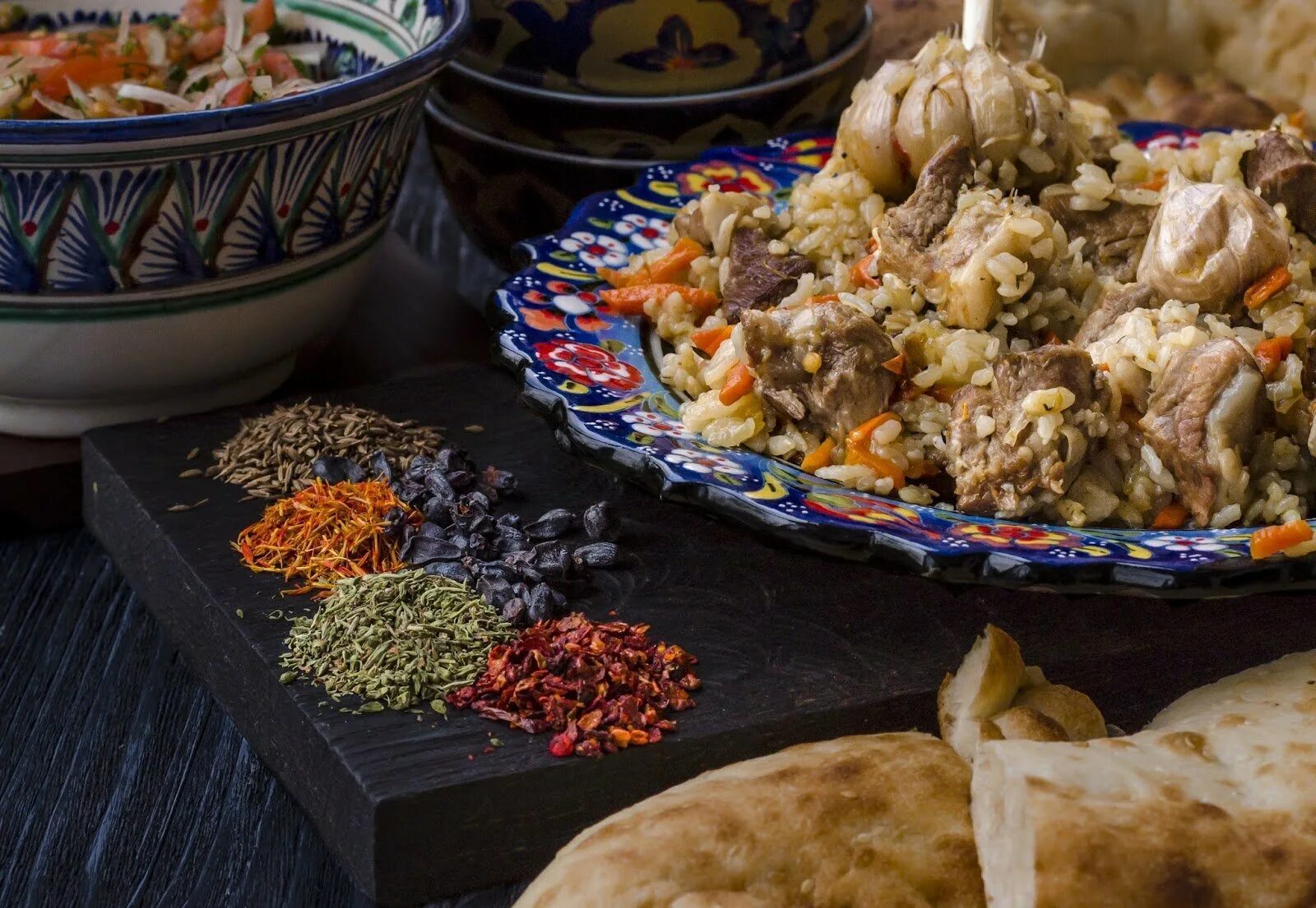 Чайхана плов Самарканд. Узбекский дастархан узбекская кухня. Чайхона Самарканд узбекская кухня. Чайхана плов дастархан