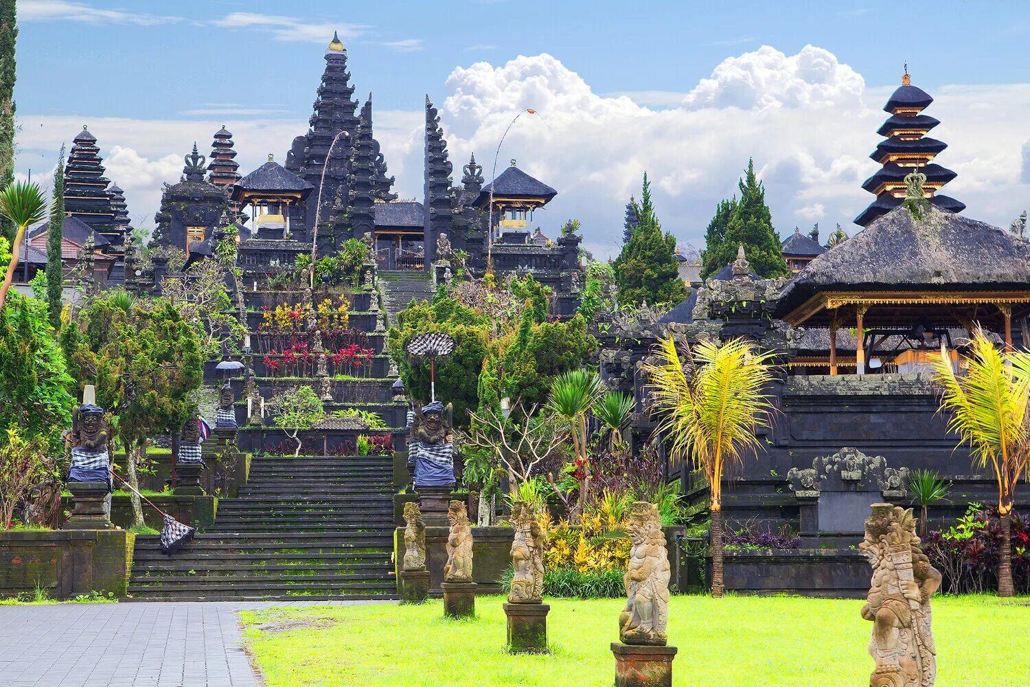 Храм Pura Besakih. Бесаких Бали. Пура Бесаких, Бали, Индонезия. Besakih Temple Бали. Бали в россии