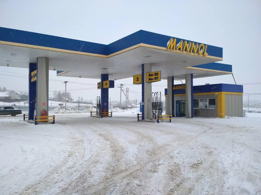 Гостилово фото. Азс башнефтепродукт. Азс деревня. Азс деревня. Азс в деревне.