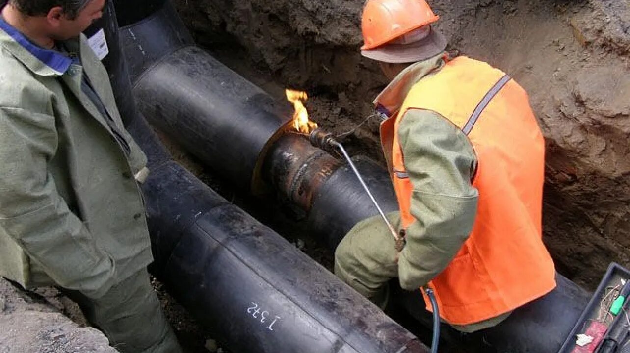 Трубы теплотрассы. Сварка магистральных газопроводов. Ремонт газопровода аварийный. Аварийный ремонт трубопроводов. Модернизация водопровода.