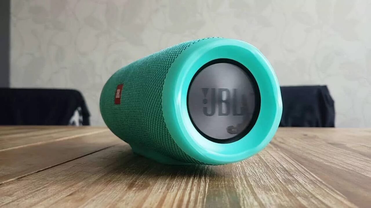 Колонки для дома. Как найти колонку дома. Jbl charge большая колонка. Юсб колонка jbl. Jbl charge 3 динамики.