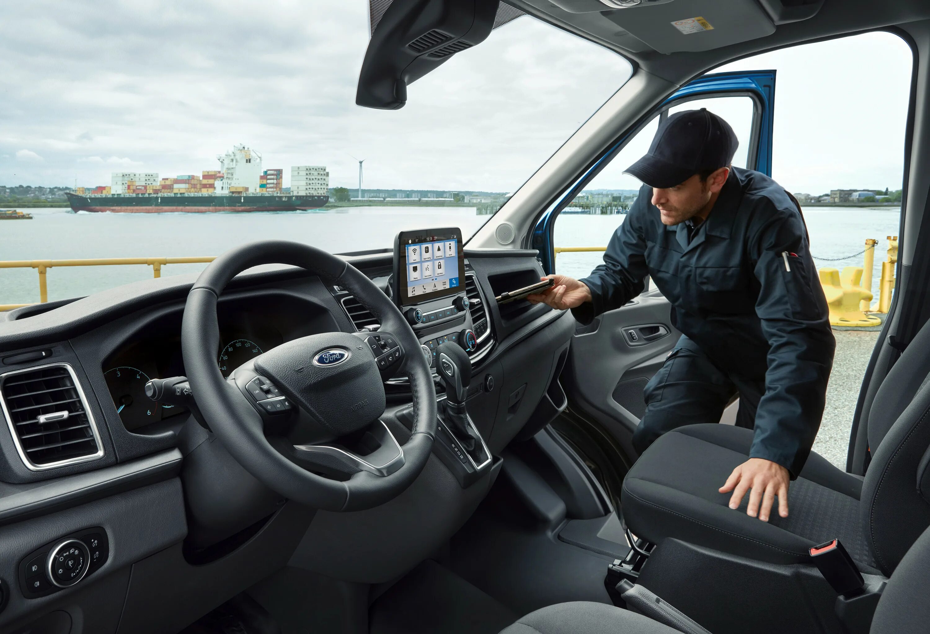 Ford Transit салон водителя. Водитель-экспедитор на автомобиль Ford Transit.. Ford экспедитор  экспедитор. Водитель Форда. Ищем водителя спб