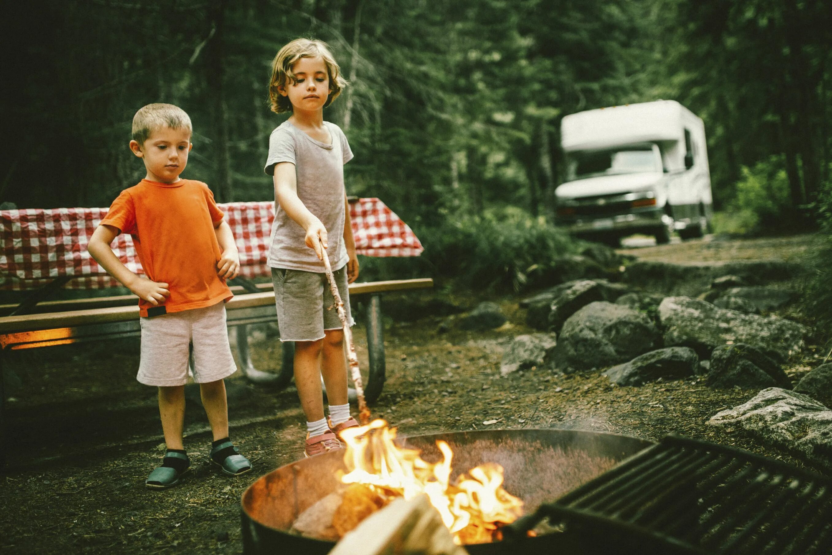 Little camp. Camping with Kids. Bonfire with Kids. Lil Campers. Kid with Road.