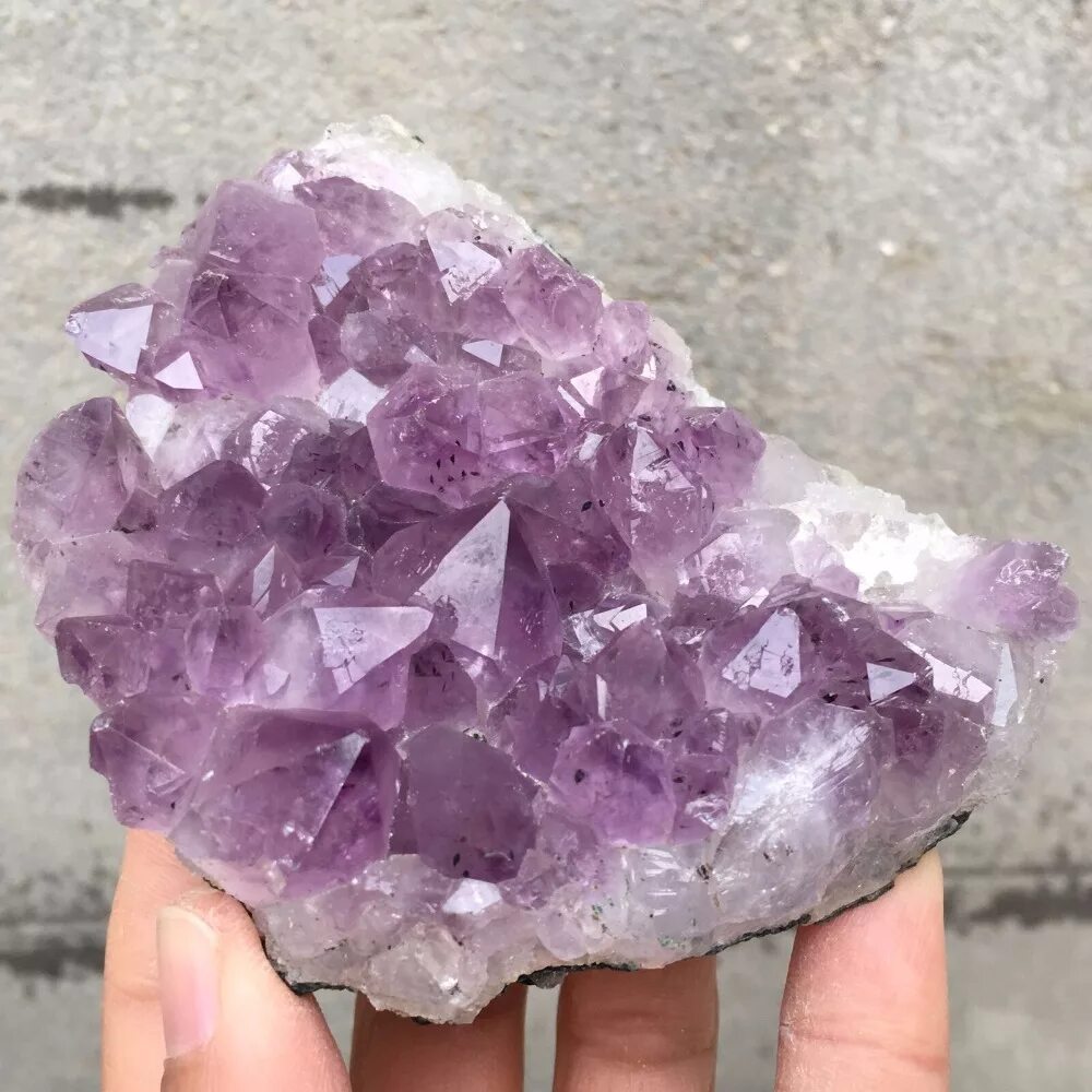 Натуральный аметист. Кристаллы кварца. Crystal Druse. Друза кристаллов. Crystal Quartz Amethyst.