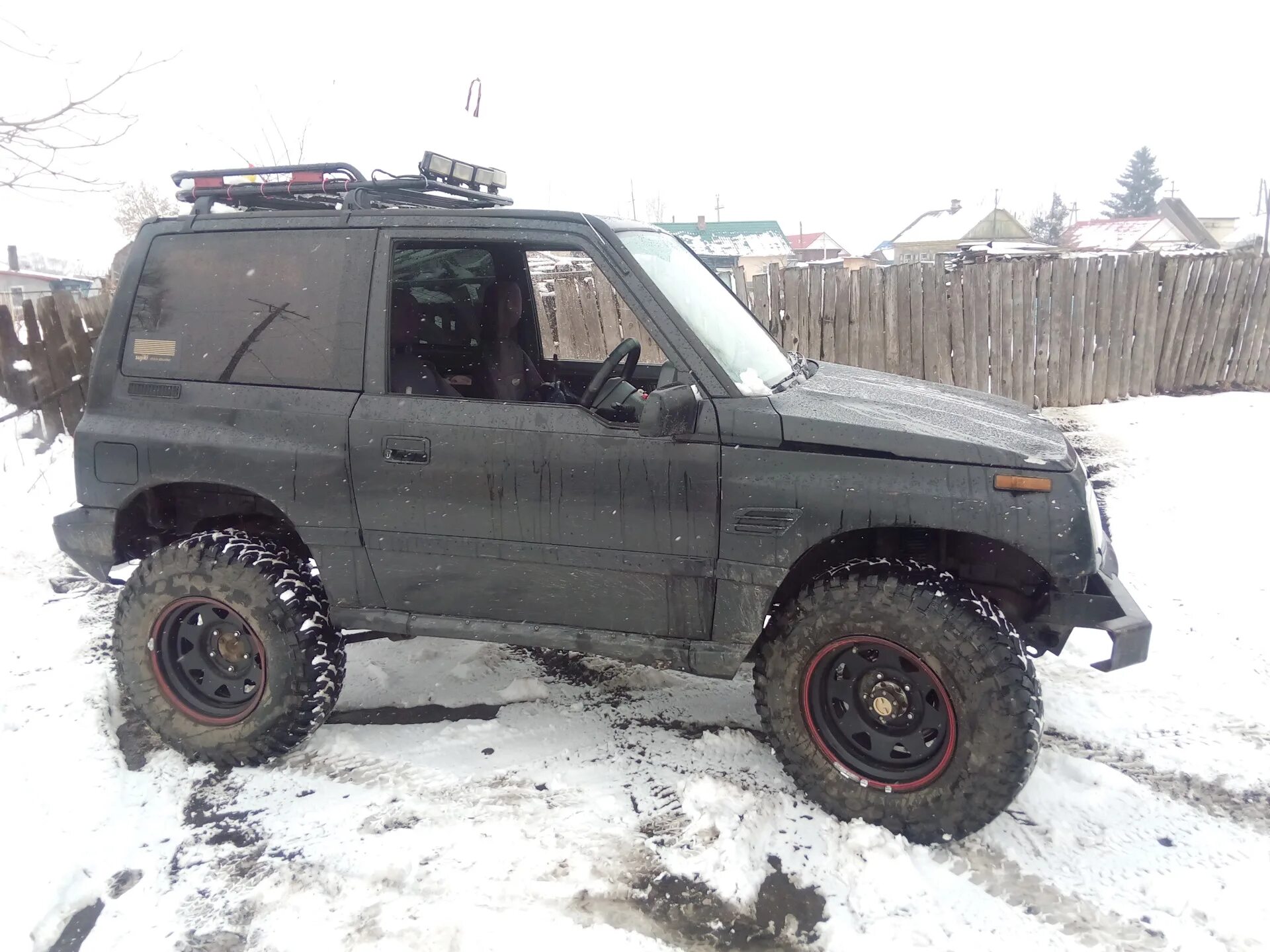 Шины suzuki escudo. Сузуки витара на 33 колесах. Эскудо 2 31 колеса. Эскудо на 33 колесах. Сузуки эскудо на грязевой резине.