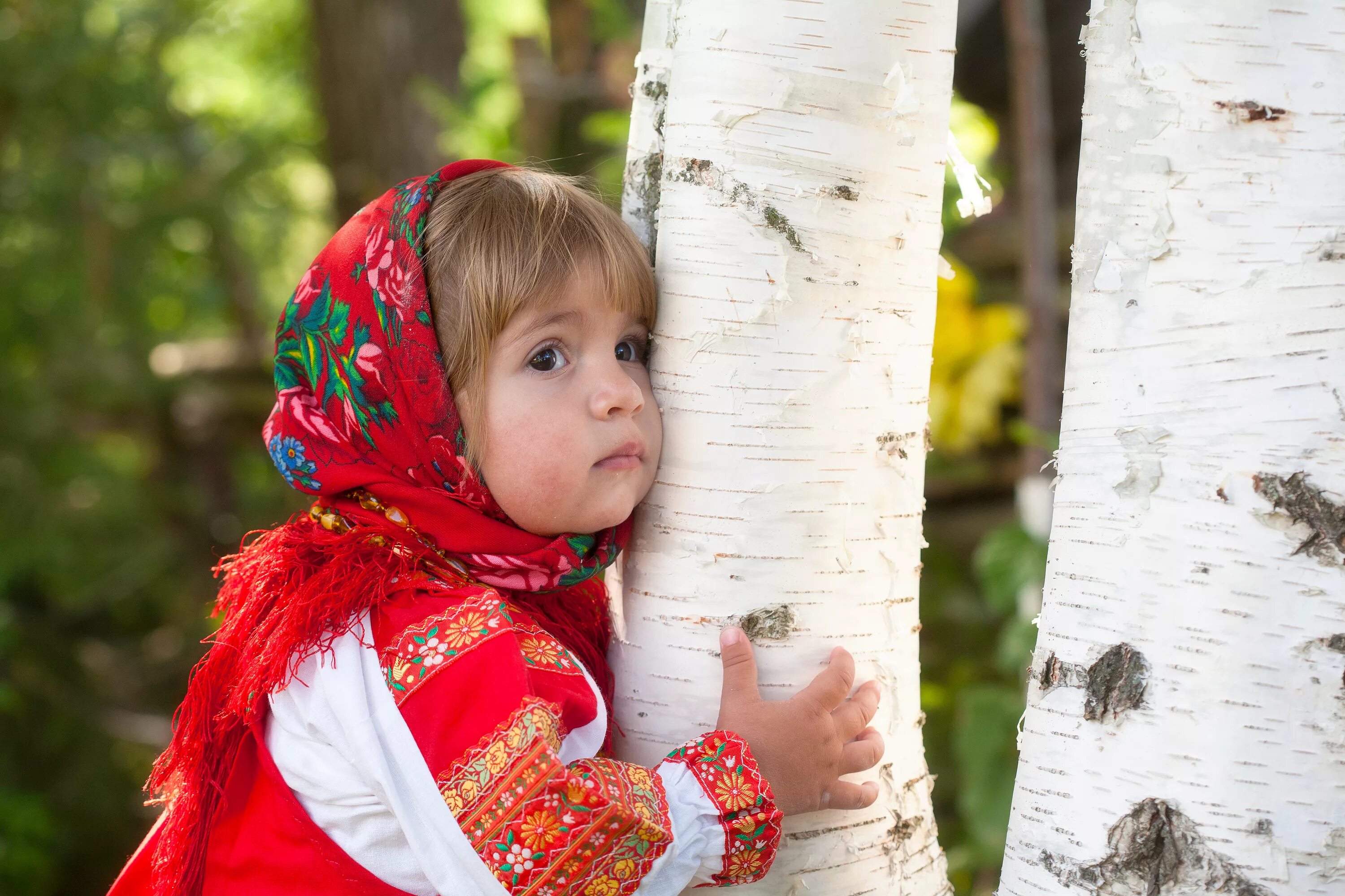 Русская девушка ру. Зеленая Россия. Славянские дети. Девочка в платочке. Красивые славянские дети.