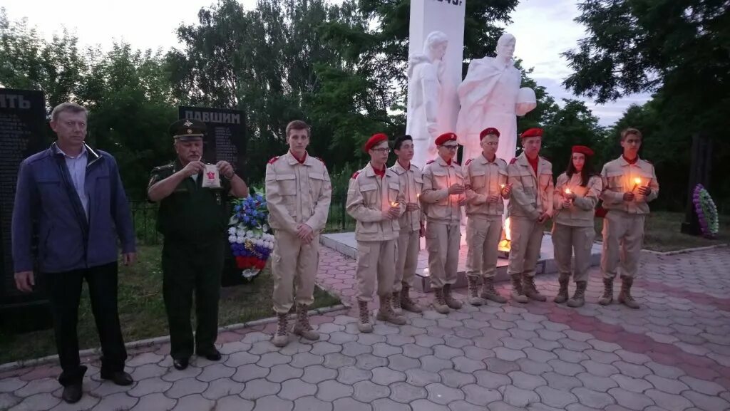 Погода севск брянской обл. Сквер память Севск. Севск ветераны. Администрация города Севска. Ветеран Великой отечественного войны г.Севск Брянской области.