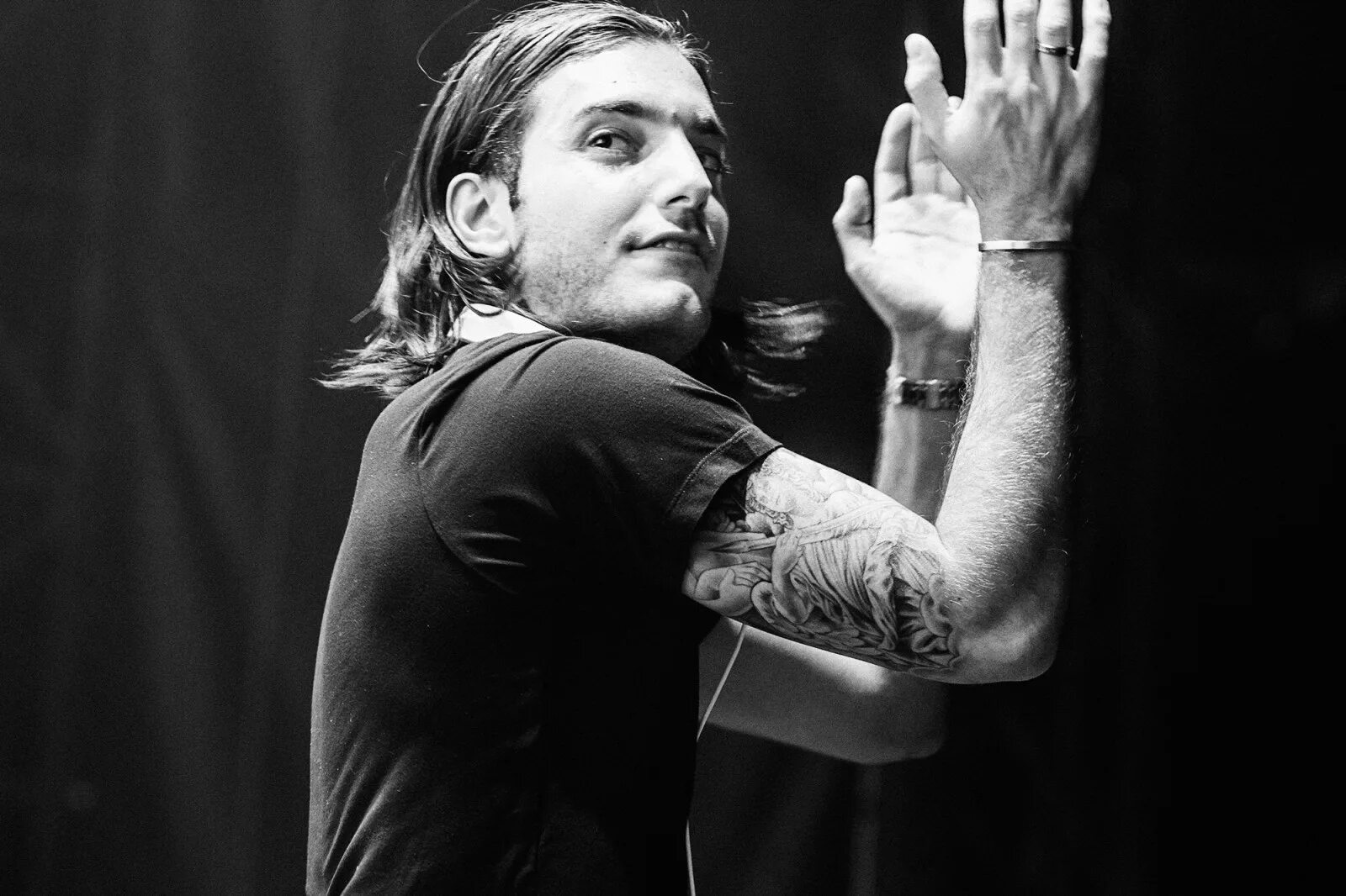 I like it alesso nate smith. Alesso. алессо диджей. alesso - dark. falling алессо mp3.
