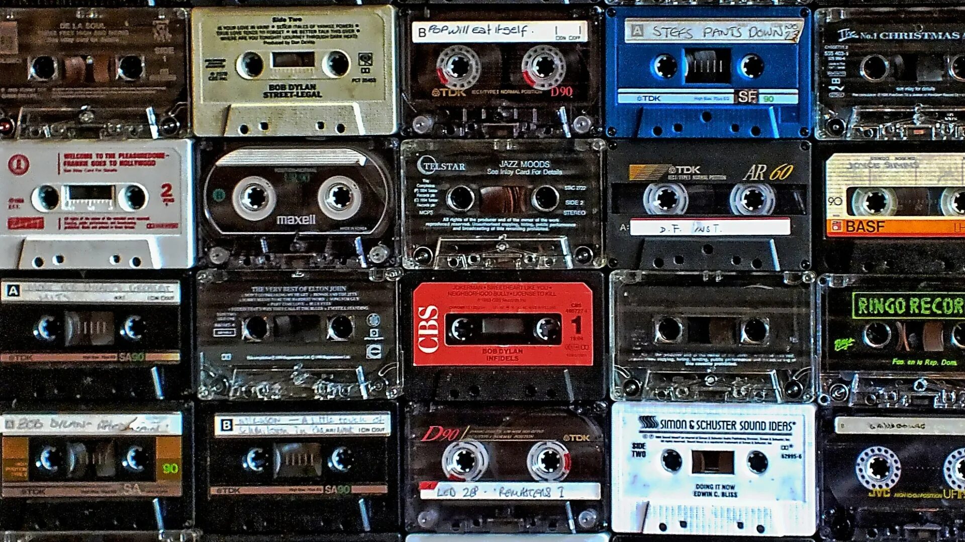 Черная белая кассета. Кассеты евродэнс 90. Магнитофонные кассеты Sony. Аудиокассеты 90. Ретро кассета.