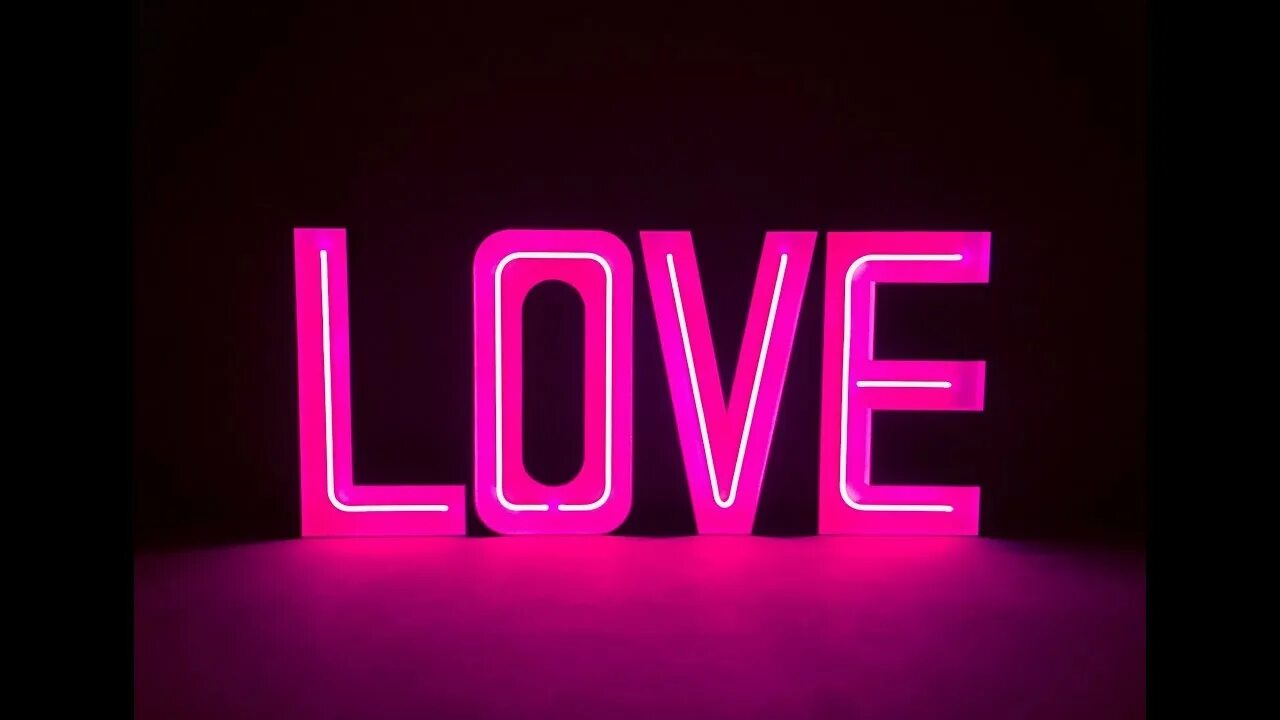 Neonoviy nadtpis\. Неоновые вывески love. Neon love. Neon love. Розовые неоновые буквы.