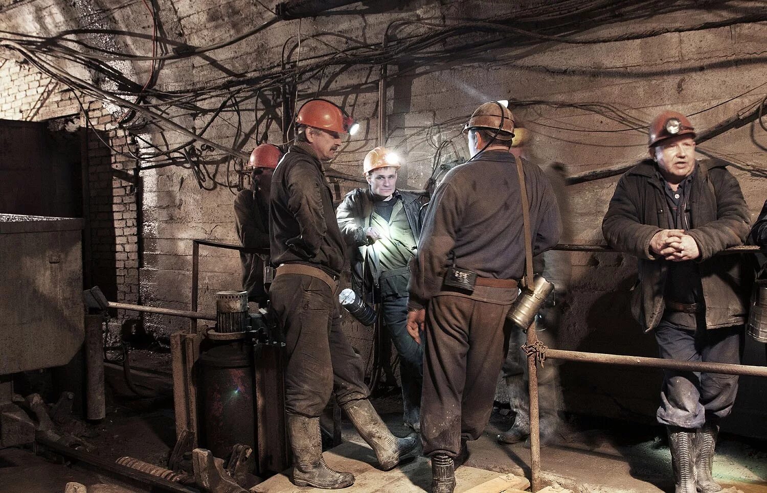 шахтерский. шахтер профессия. шахтерский. рабочие в шахте. шахтерский.