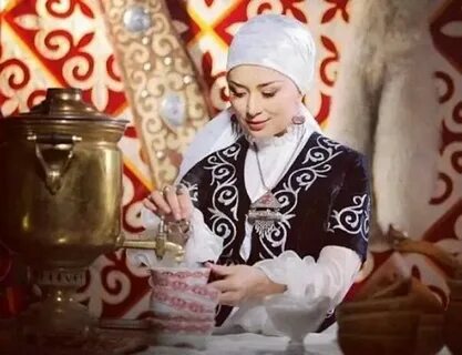 Әйелдер мен кискалардың үйдегі фотосуреттері