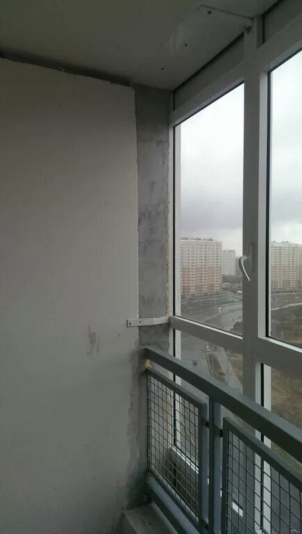 Перегородка между балконами. Остекление балконов копэ м парус. балкон копэ. стенка между балконами.