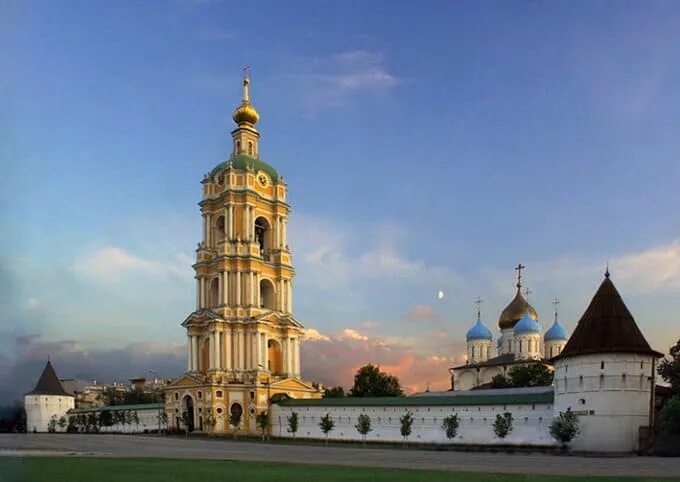 Structurae en: Novospassky Monastery in Moscow founded in the 14th century part
