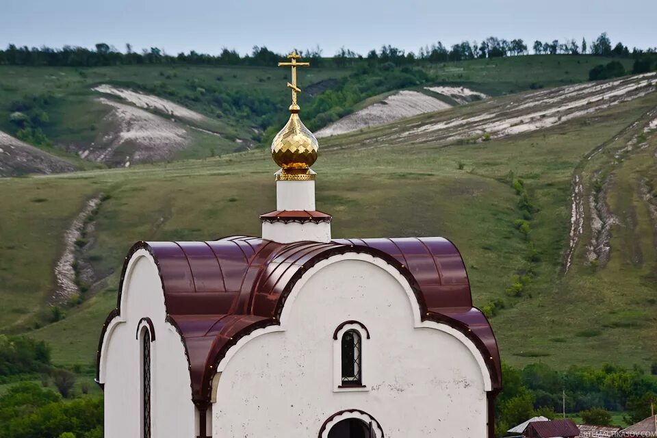 Костомарово Воронежская область монастырь. Пещерные храмы Воронежской области. Пещерный храм в Воронежской области Церковь Архангела .... Дивногорский мужской монастырь пещерный храм.