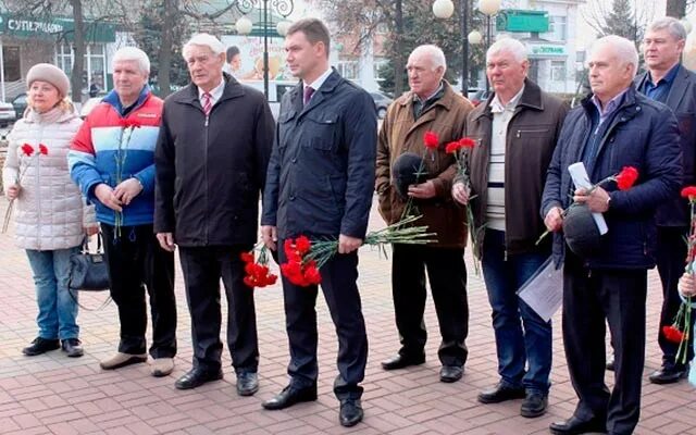 Александров новая усмань. Глава новой Усмани Воронежской. Глава района новой Усмани. Новая Усмань парад. СМИ новая Усмань.