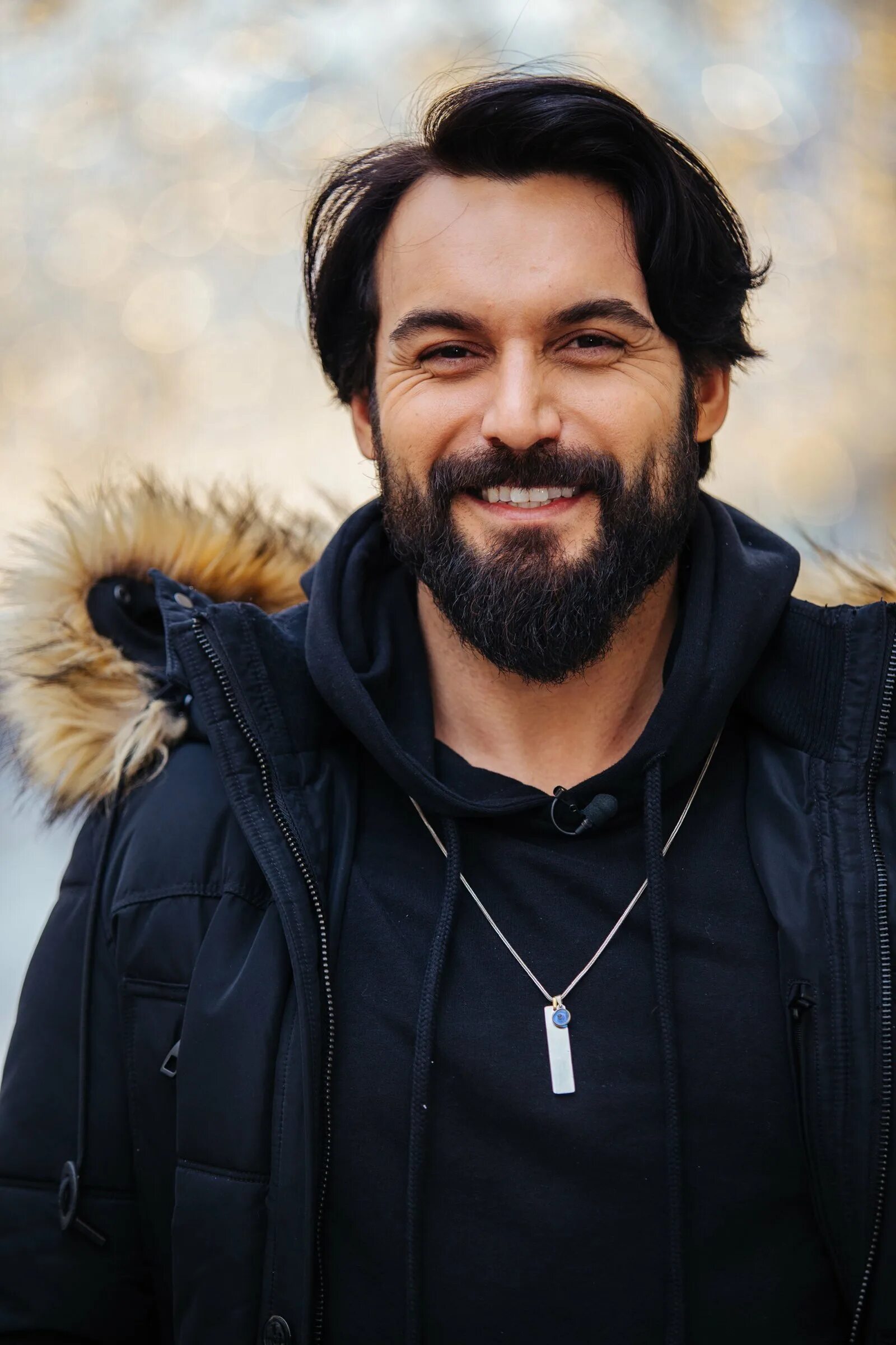 Турецкий актер Алиэр Сандуров.