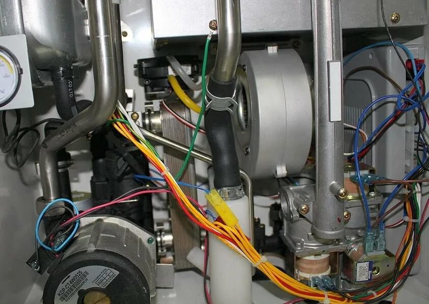Navien deluxe ошибка. Навьен ошибка 02. ошибка 10 навьен котел газовый. вентилятор на газовый котел навьен. навьен ошибка 13.