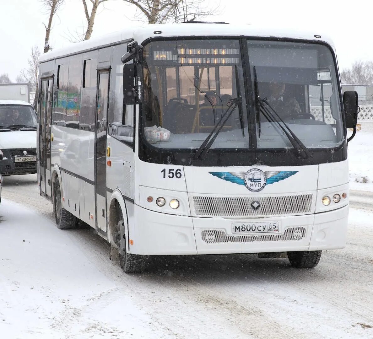 Номер автобуса в южный. Южно-Сахалинский автобус. Автобусы Южно-Сахалинска. 18 Автобус Южно-Сахалинск. Пригородный автобус.