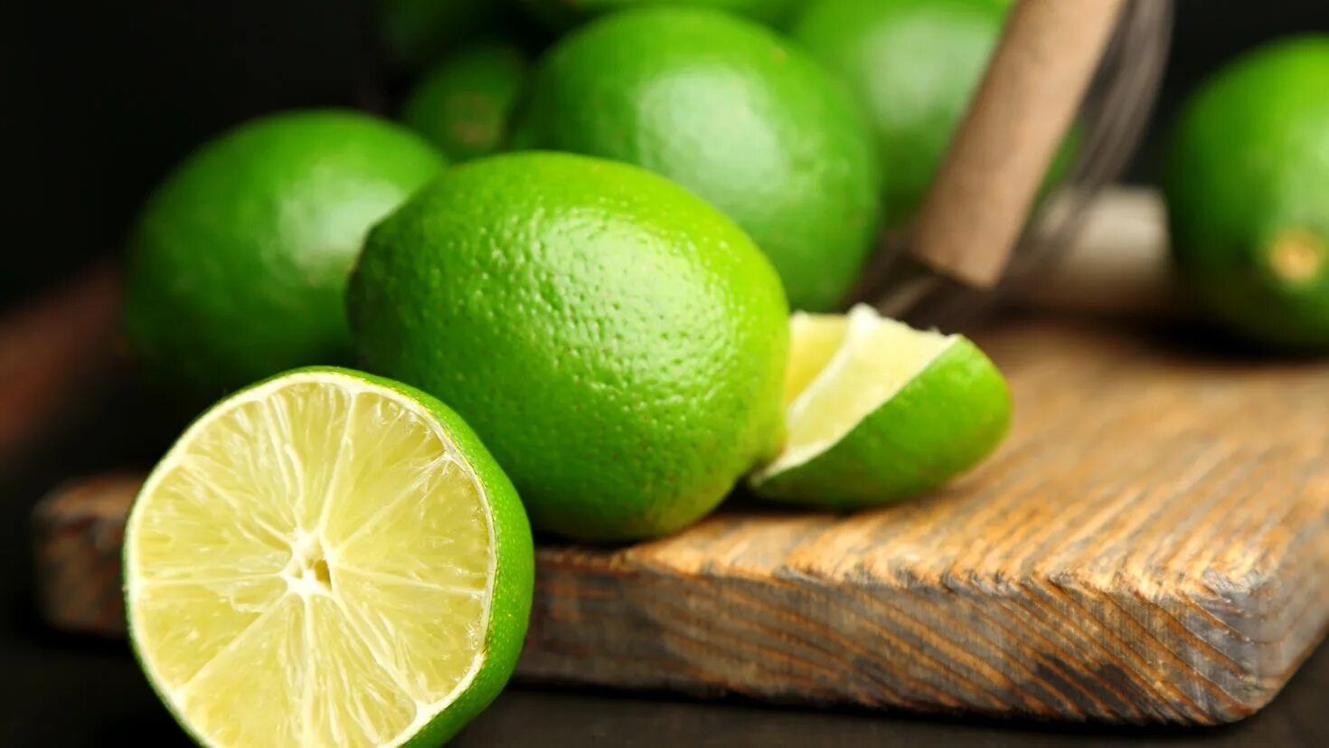 Lime kz. Лайм цитрус. Лайм и зеленый лимон. Lime лайм. Лайм,лимон и цитрус.