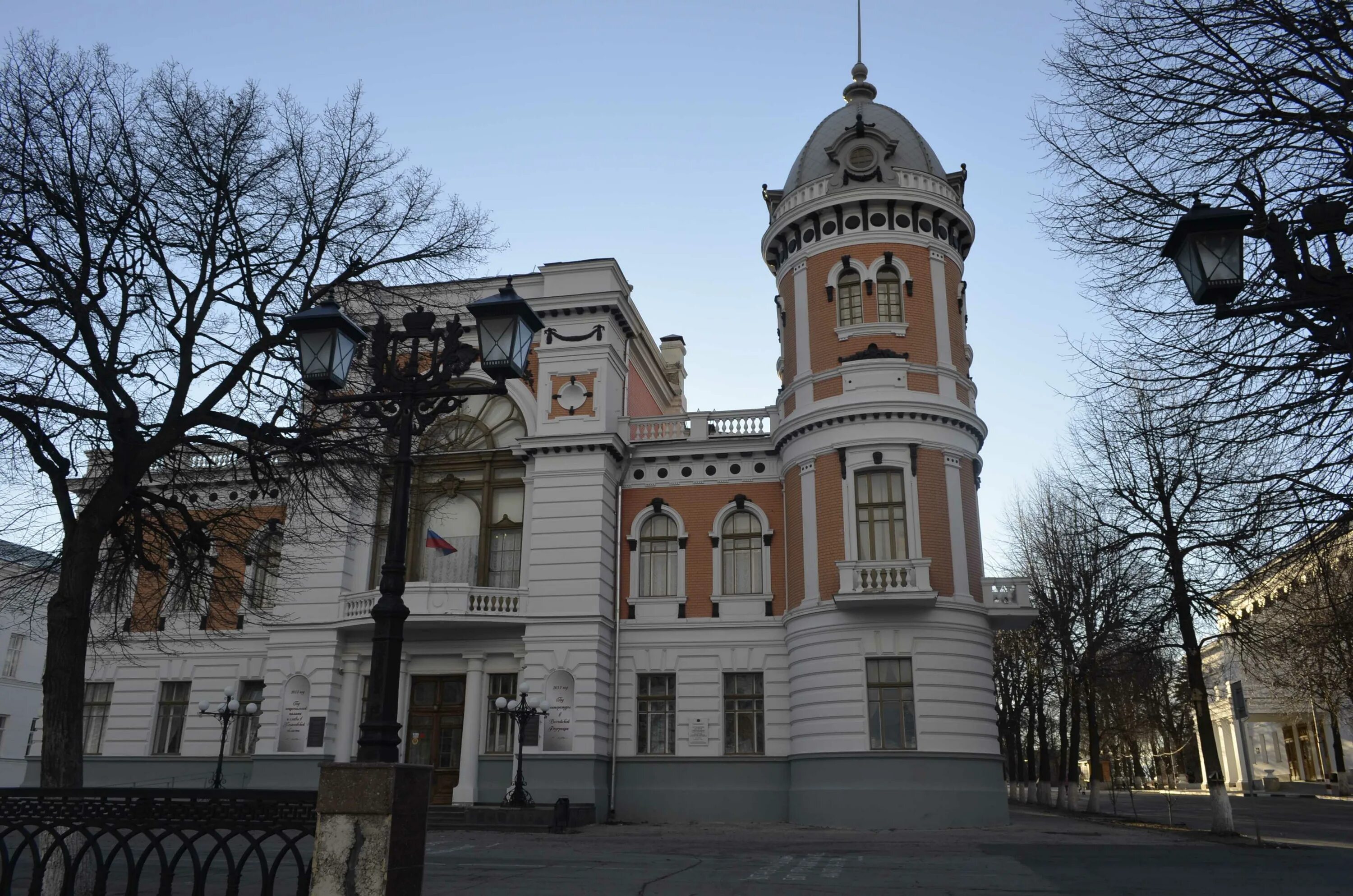 Ульяновский областной краеведческий музей имени и. а. Гончарова. Ульяновский областной художественный музей Ульяновск. Краеведческий музей Ульяновск. Ульяновский областной краеведческий музей Ульяновск.