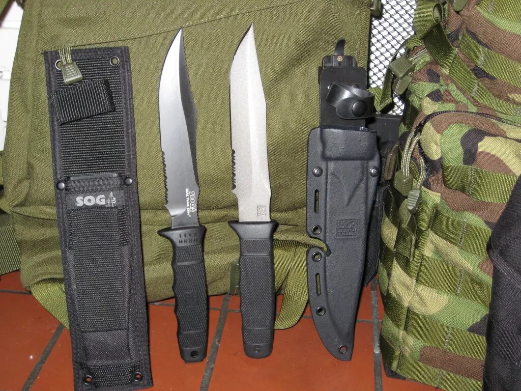 Молодые ножи сколько дают. Нож Navy Seal 2000. Боевой нож SOG. SOG 911 нож. Боевой нож SOG Knives.