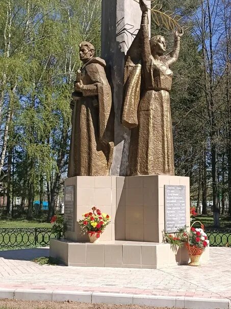 Мари турек. Памятники в Мари Туреке. Парк Мари-Турек. Памятники Гастелло Мари-Турек. Мари Турек достопримечательности.