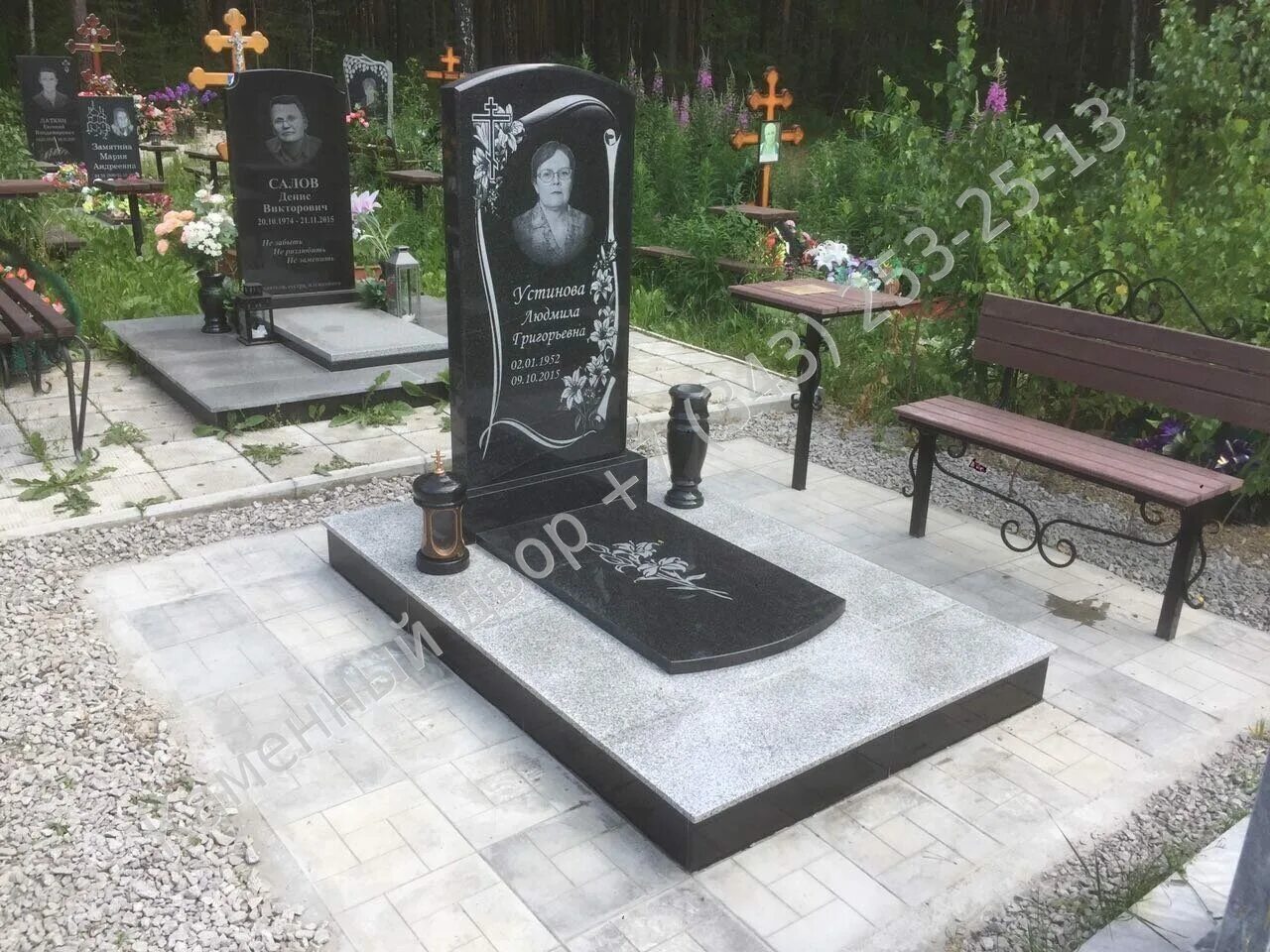 Гранитная крошка на могилу. Гранитные могилы. Крошка на могилу. Гранитная крошка на могилу. Лазурит памятники красноярск.