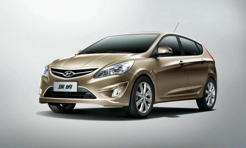 Хендай солярис в кредит. Hyundai Solaris Verna. Hyundai Verna 2010-2016. Hyundai Solaris 2010 хэтчбек. Hyundai Verna 2011.