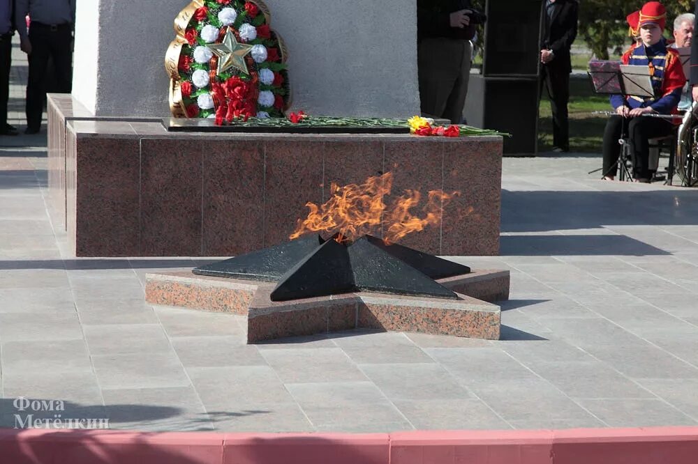 вечный огонь киров. мемориальный комплекс вечный огонь киров. памятник -обелиск воинам кировчанам киров. набережная грина вечный огонь. 9 мая 2022 киров вечный огонь.