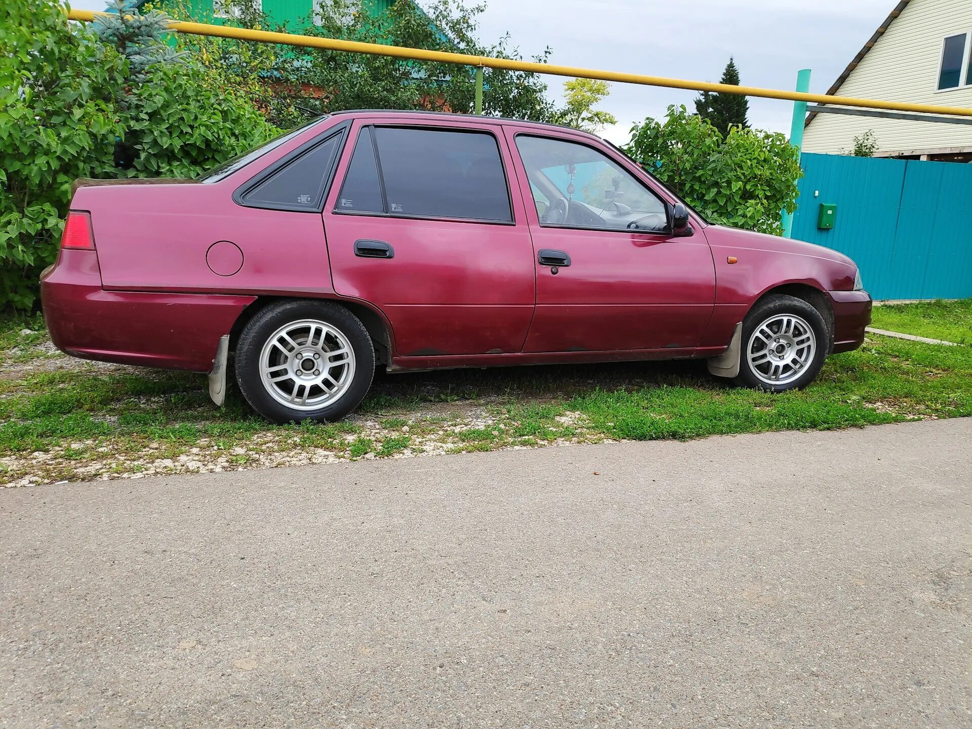 Литой диск nexia. Диски r14 daewoo nexia. daewoo nexia n150 диски. daewoo nexia n150 колеса. дэу нексия на 14 дисках.