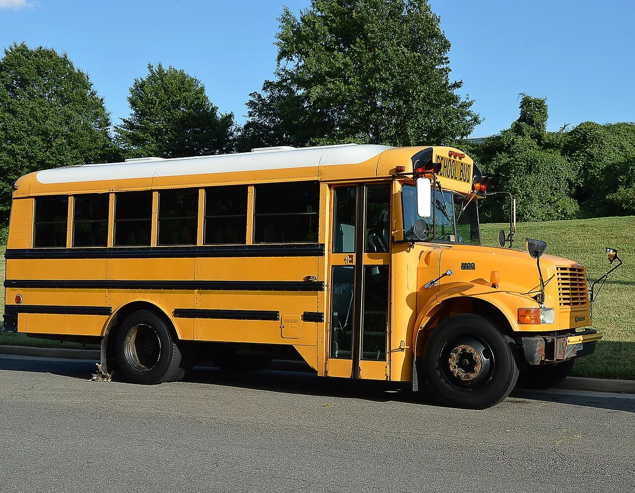 Школьный автобус США. Американский желтый школьный автобус. Желтый школьный автобус Россия. Школьная ава.
