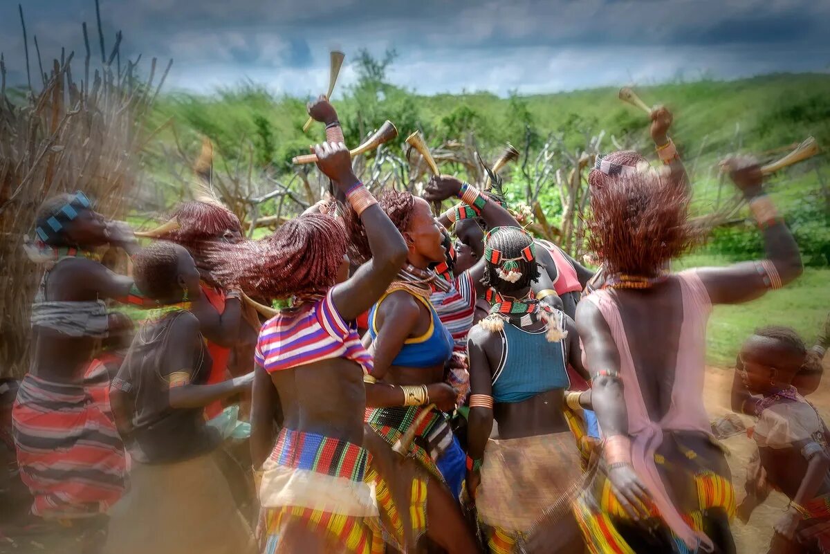 Zulu tribe. Африканские племена. Африканские танцы. Ритуальные танцы Африки. Танцы африканских племен.