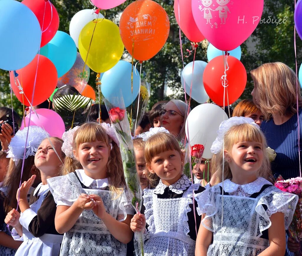 17 Школа Губкин. 10 Школа Губкин. Семнадцатая школа город Губкин. Школа 17 двор школы.