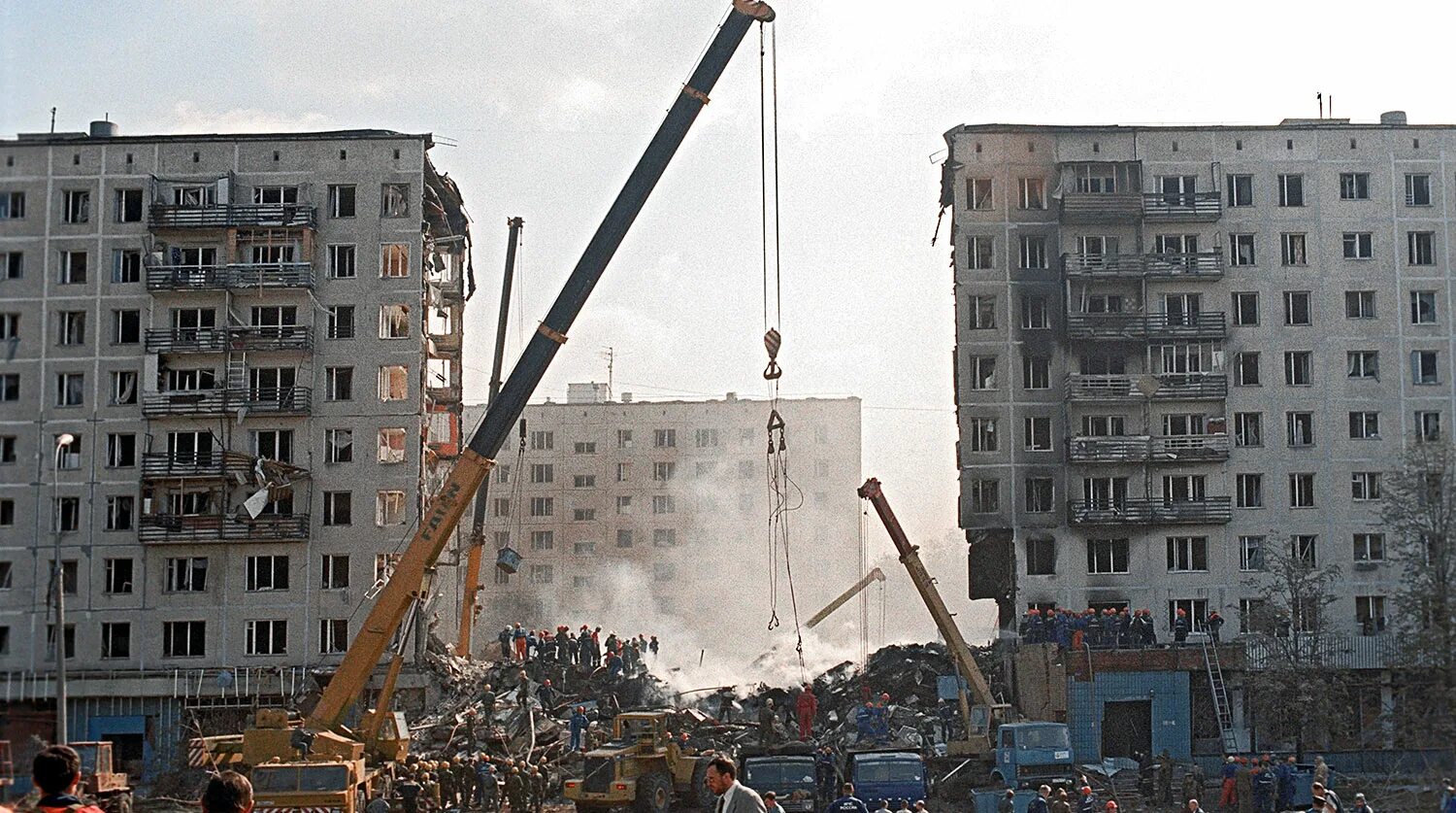 Теракт в москве каширская. Взрыв в Москве 1999 на улице Гурьянова. Теракт на улице Гурьянова 1999. Взрыв дома на улице Гурьянова 1999. Взрыв жилого дома на Гурьянова 1999.