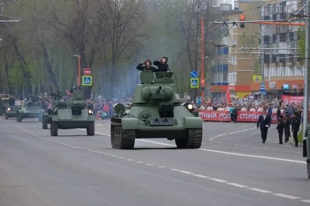9 мая стерлитамак 2025 программа. Танки в стерлитамаке. танк стерлитамак. парад техники украшенные газики 9 мая. кпп стерлитамак 9 мая.