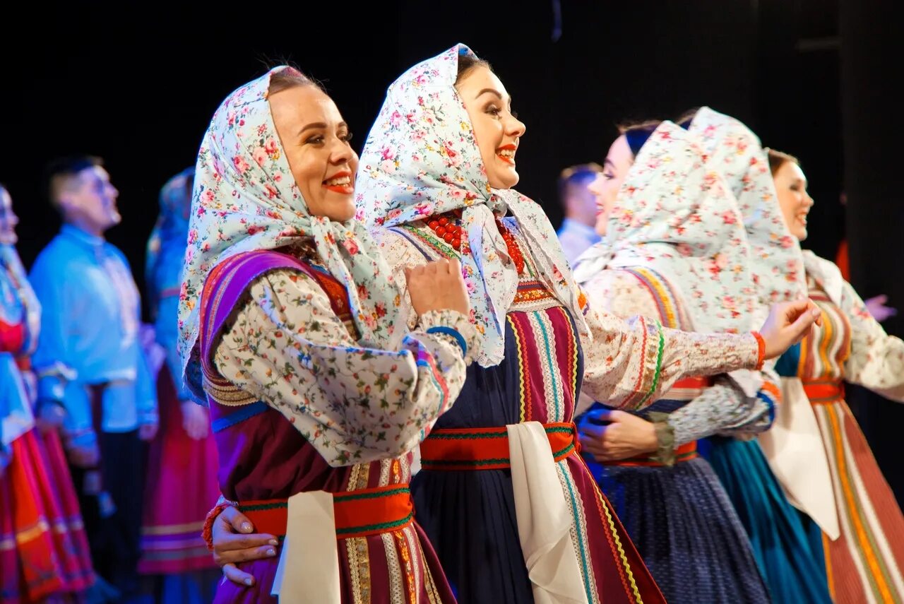 Народный хор песни слушать. Танцы хор пятницкого. Народный хор песни слушать. Народный хор песни слушать. Государственный академический сибирский русский народный хор.