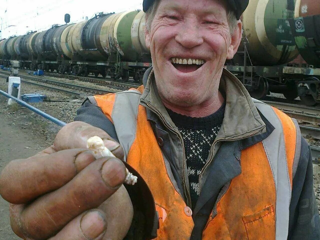 Прикол железнодорожников. Колесные пары прикол. Шутки про железнодорожников. Карикатуры про железную дорогу. Железнодорожные приколы.