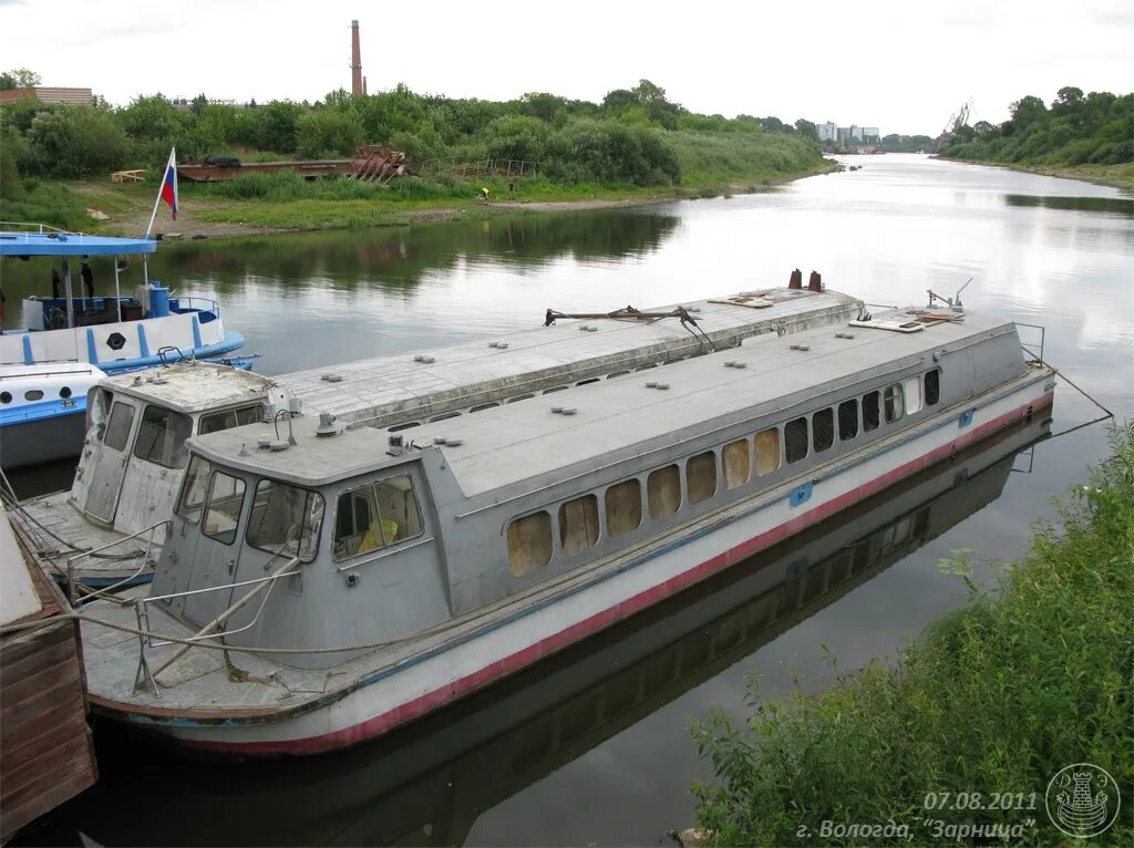 Теплоход заря и зарница. Речное пассажирское судно зарница. Речное пассажирское судно зарница. Речные теплоходы зарница. Речное судно зарница.