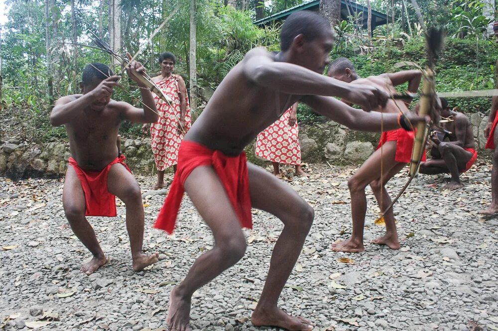 Остров алор. Индейцы бразилии яномамо. Кирибати население. Филиппинские южные острова и их аборигены 4. Эль нидо деревня.