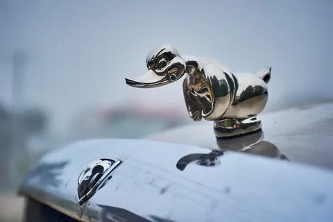 Утка на капот автомобиля