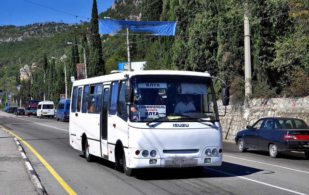 Автобус крым. Маршрутки ялта. Автобус ялта город. Крымские автобусы. Лаз 699 р ялта.