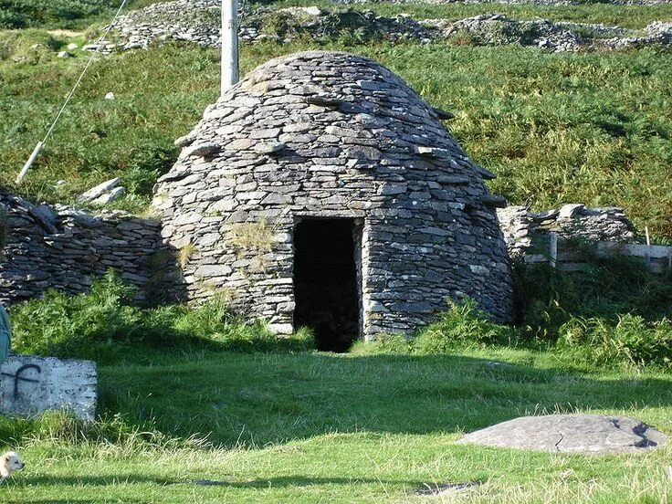 Ancient houses. Клочан Ирландия. Клочан жилище.