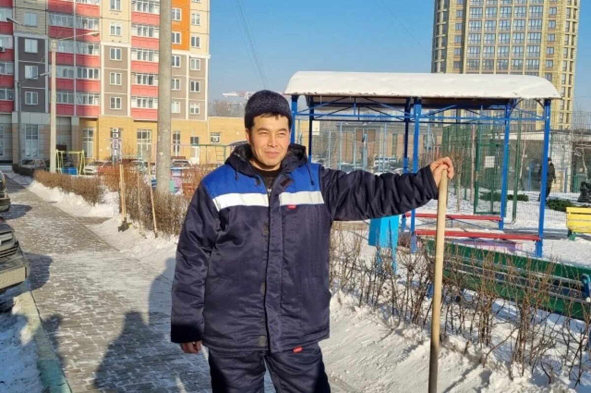 Дворник вакансии красноярск. Дворники красноярск свежие. Требуется дворник. Дворников абакан. Дворники красноярск свежие.