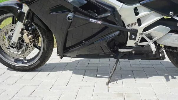 Vfr дуги. Клетка на хонда вфр 750. honda vfr 1200 crazy iron. дуги хонда вфр 750. слайдер на honda vfr 750.