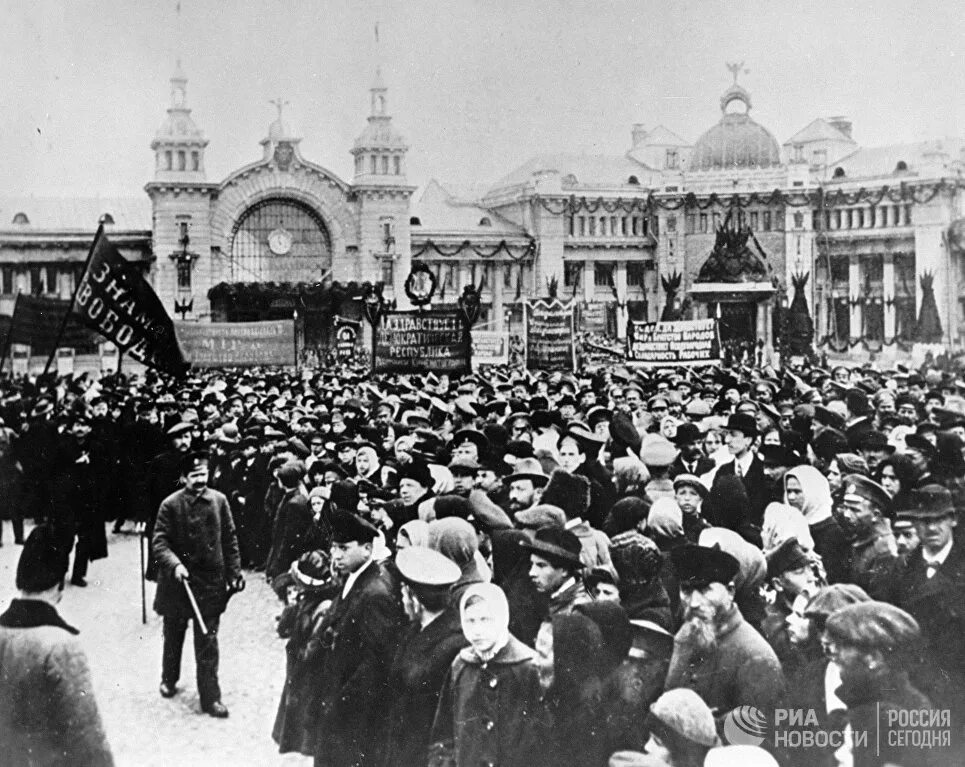 Февральская революция 1917 привела. Февральская революция революция 1917 года. Февральская революция в России 1917. Конец Февральской революции 1917. Февральская революция 1917 демонстрация.